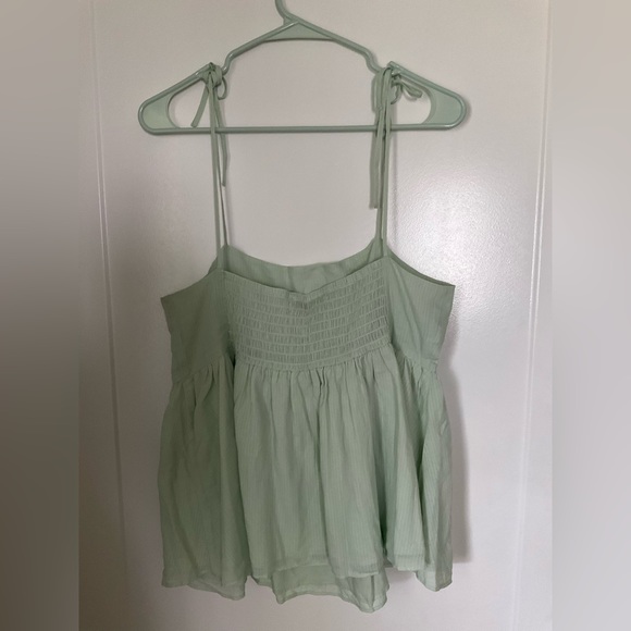 Green Loft Top - Picture 4 of 6